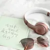 Comment adopter une coupe homme dégradée moderne en harmonie avec ses lunettes de soleil